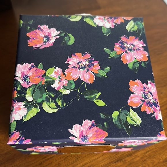 Trina Turk Champagne Rose Scented Candle 3-Wick Glass Jar In Box - Picture 2 of 12